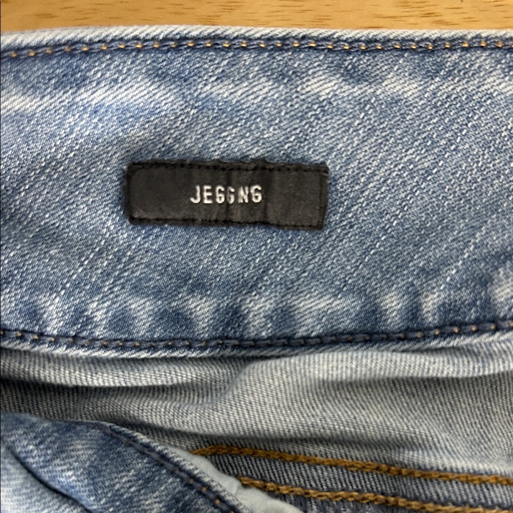 Torrid Light Wash Jeggings - Picture 3 of 10